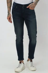 The Perfect Pair: Slim Fit Jeans for Everyday Style
